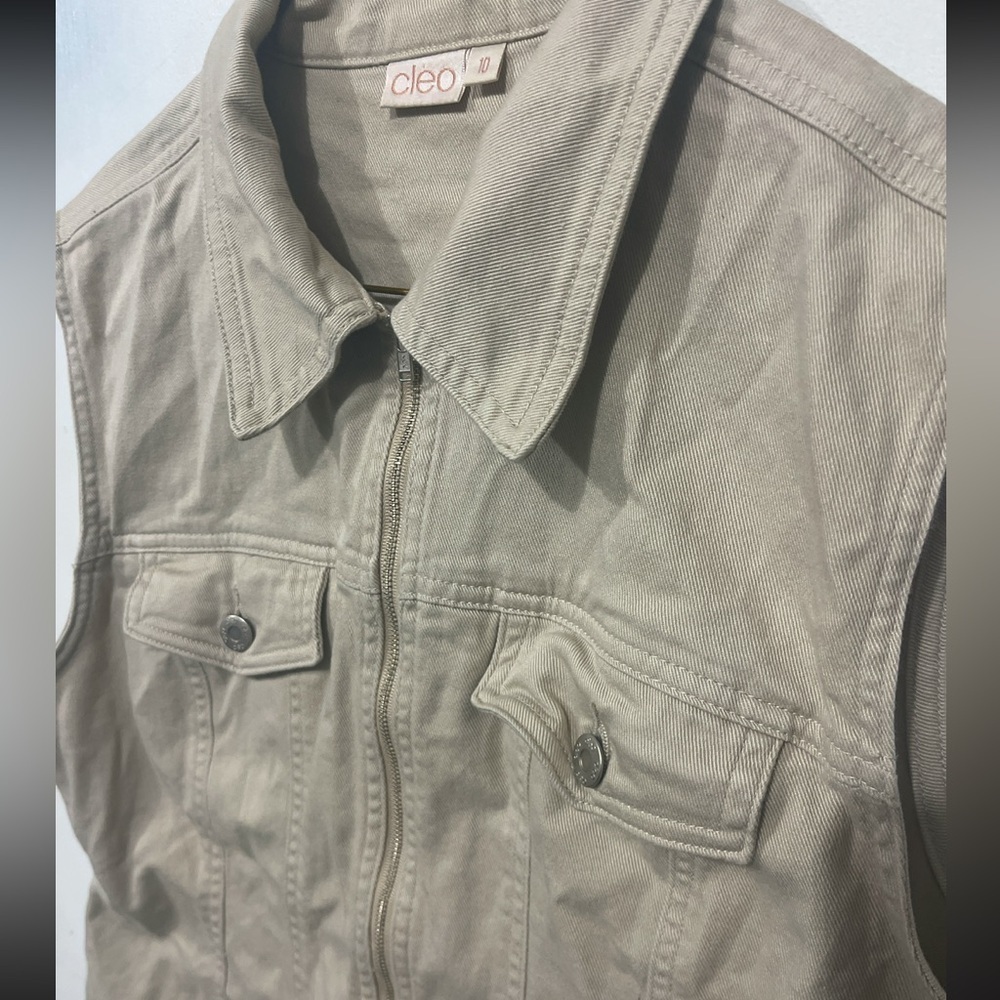 Utility Vest - Picture 3 of 9
